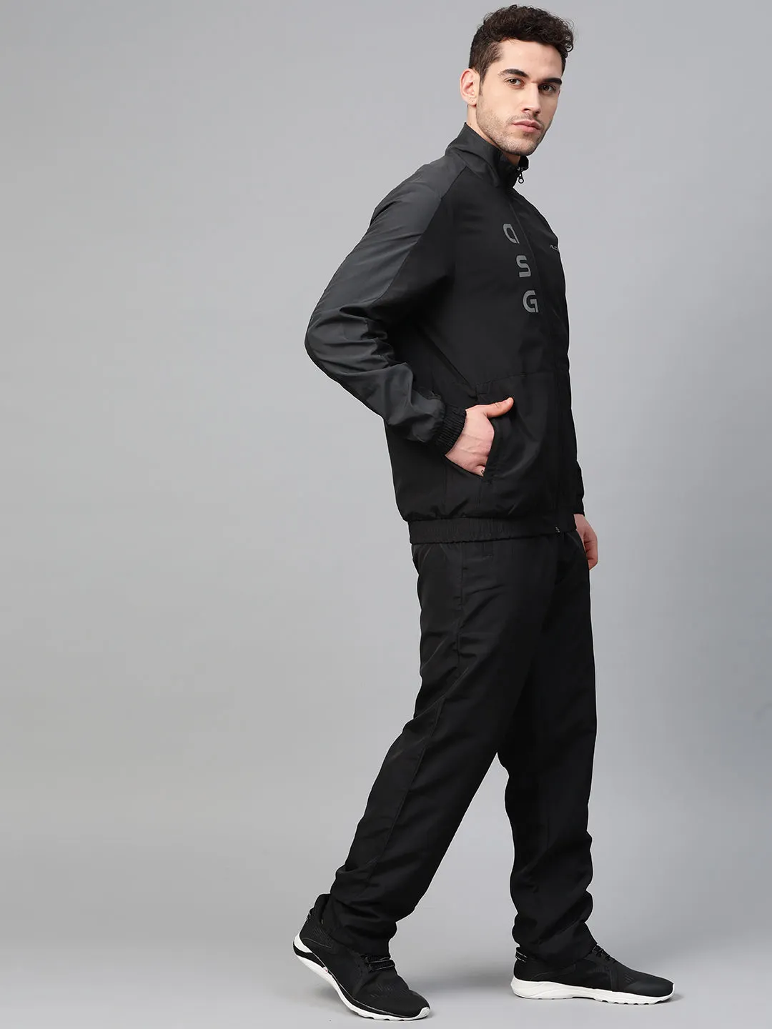 Alcis Men Black Solid Sports Tracksuit with Printed Detail