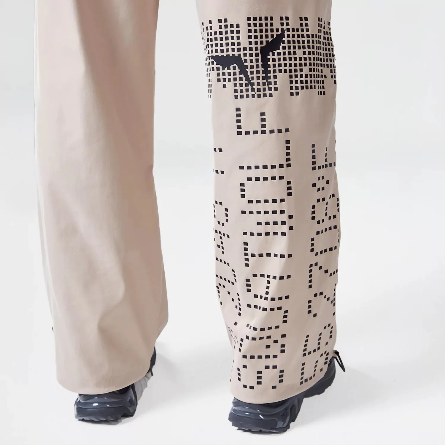 Here’s an optimized title for the e-commerce product Code Para Pants - Cobblestone:

**Premium Cobblestone Code Para Pants for Ultimate Comfort and Style**

Feel free to adjust further based on specific selling points or target audience!