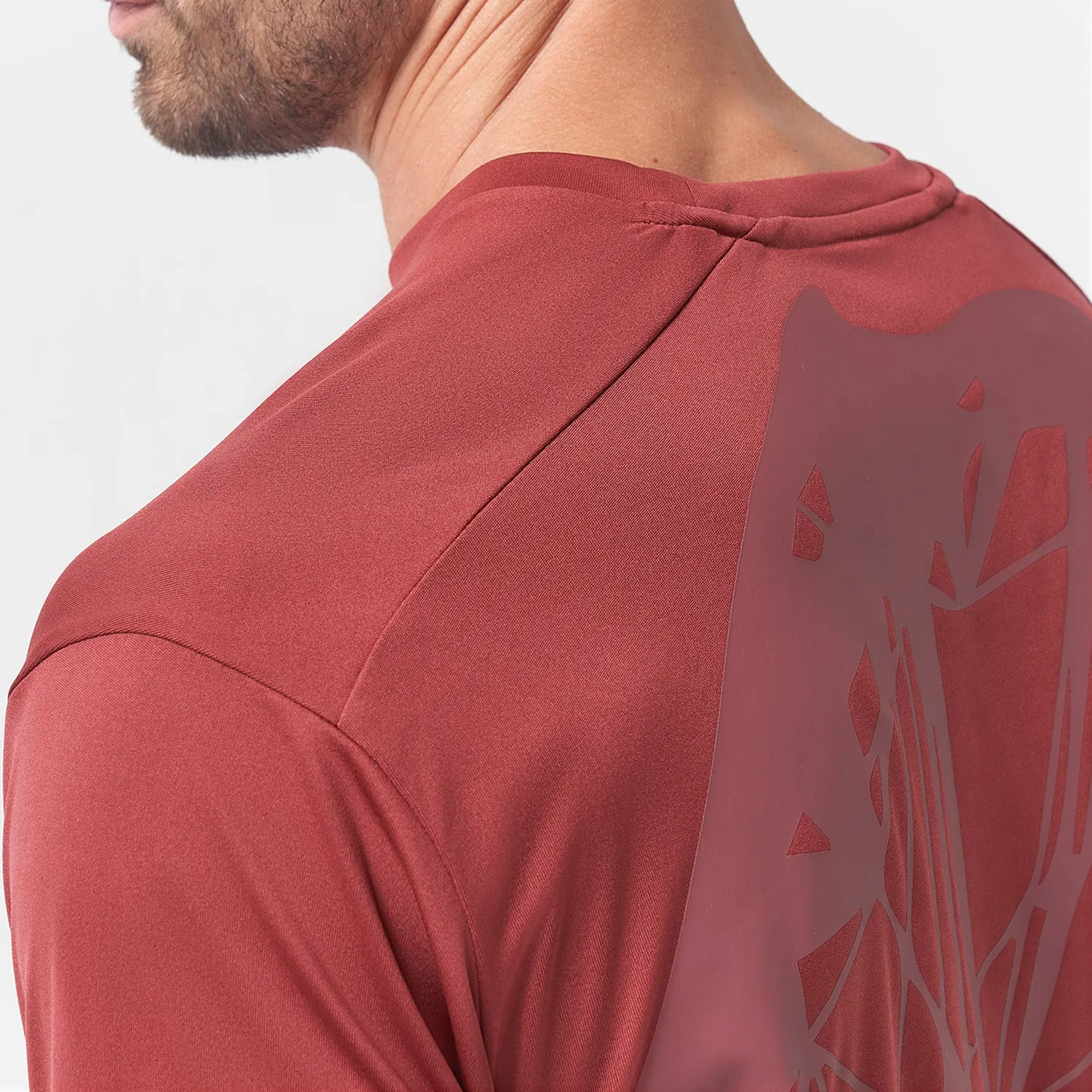 Here’s a suggested optimized title for the e-commerce product:

“Urban Style Oxblood Red Graphic Tee - Comfortable and Trendy Men’s T-Shirt”

This title includes modifiers that highlight the style, color, and suitability of the product.