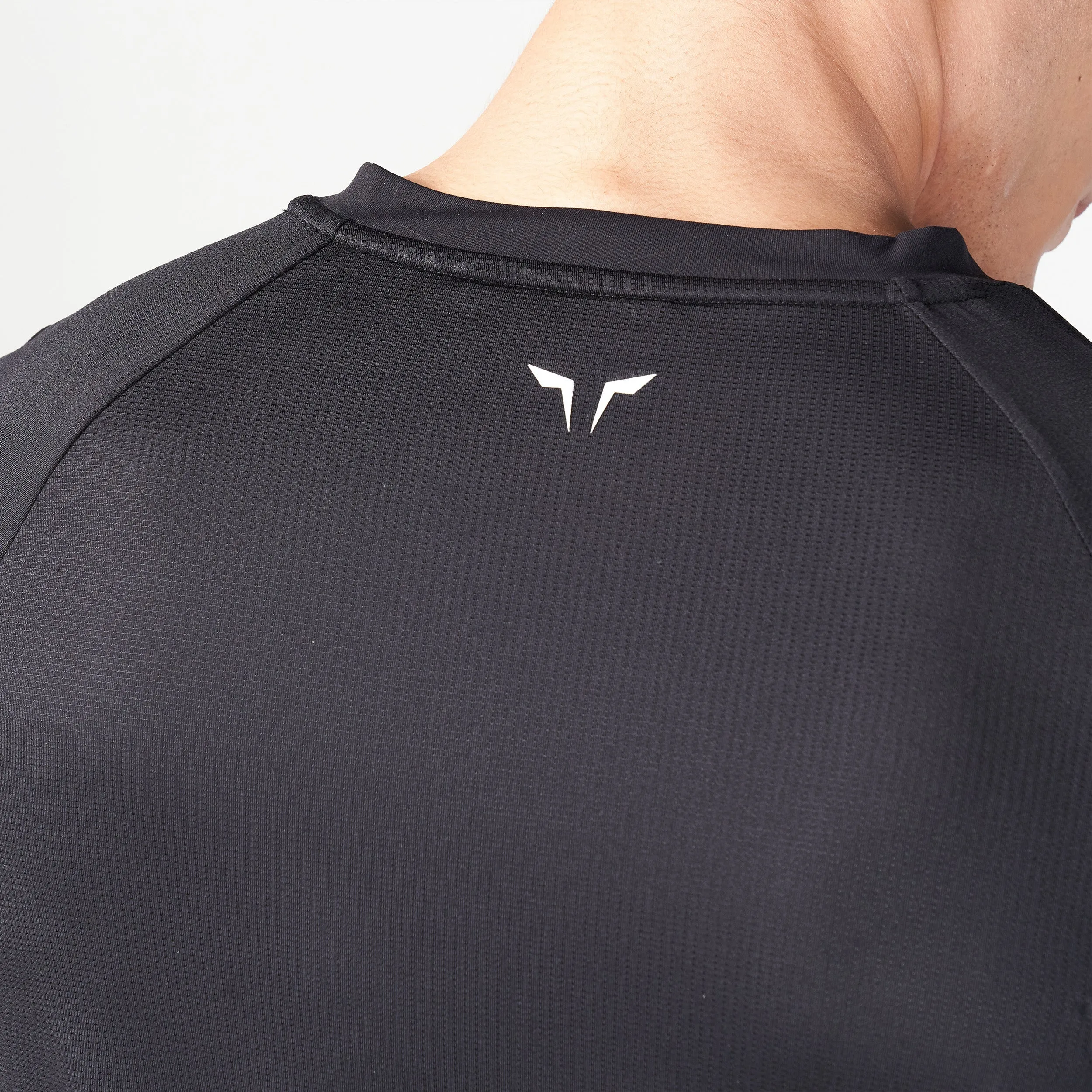 Core V-neck AeroTech Tee - Black