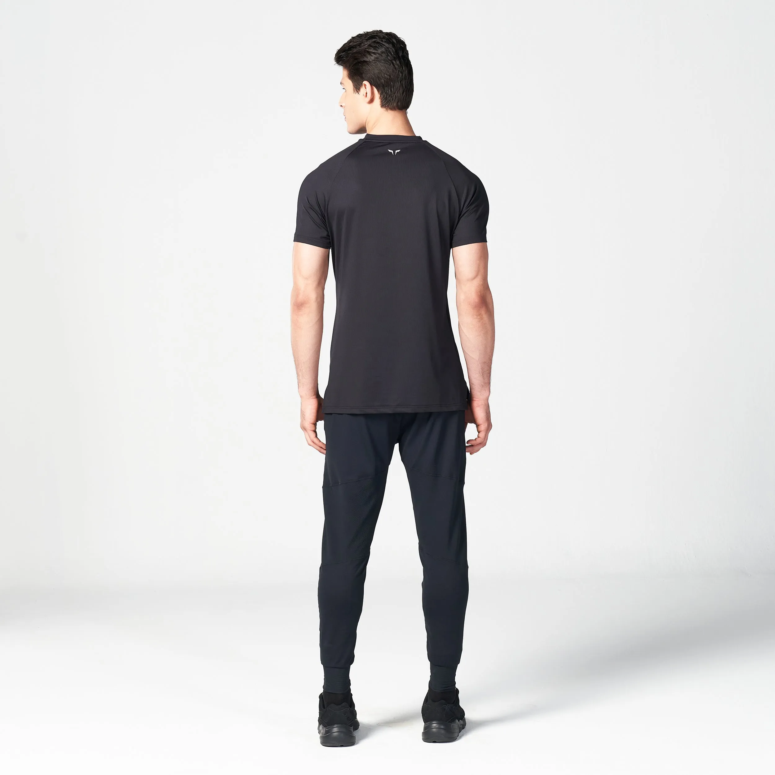 Core V-neck AeroTech Tee - Black