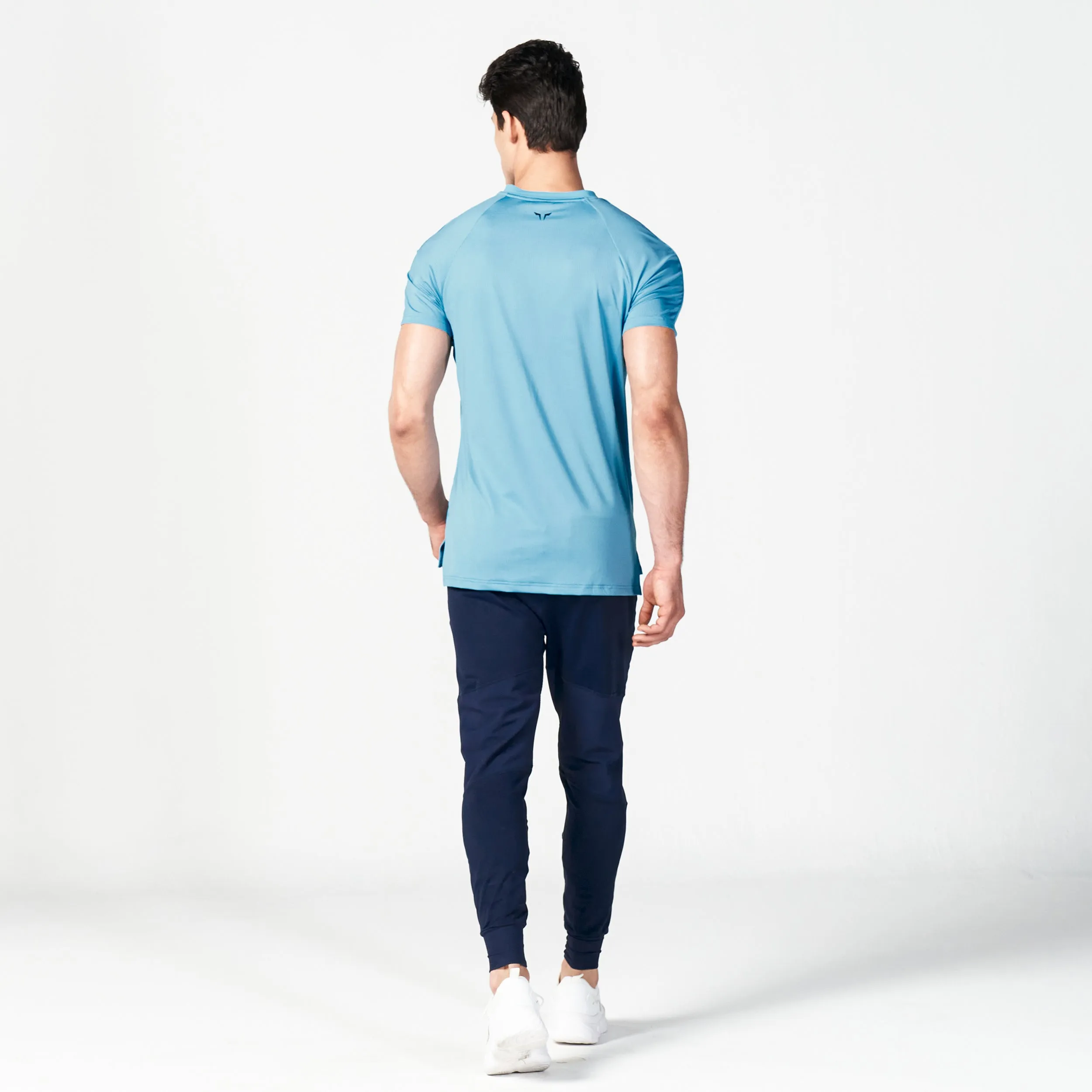 Core V-neck AeroTech Tee - Delph Blue